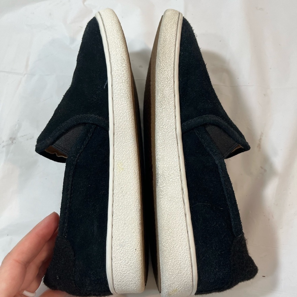 UGG Cas Suede Slip On Sneaker size 7